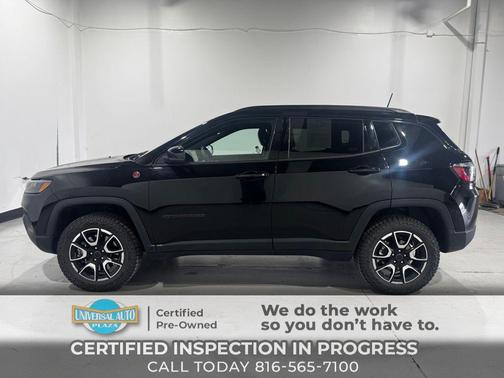 Diamond Black Crystal Pearlcoat 2025 Jeep Compass Trailhawk