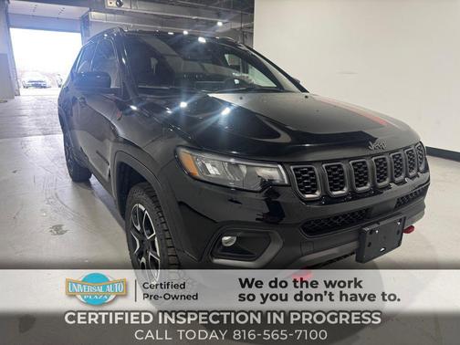 Diamond Black Crystal Pearlcoat 2025 Jeep Compass Trailhawk