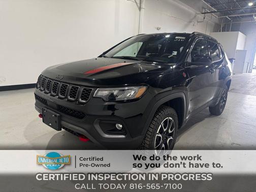 Diamond Black Crystal Pearlcoat 2025 Jeep Compass Trailhawk