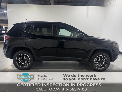 Diamond Black Crystal Pearlcoat 2025 Jeep Compass Trailhawk