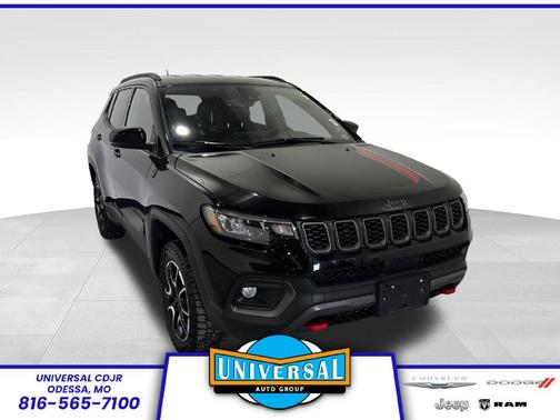 Diamond Black Crystal Pearlcoat 2025 Jeep Compass Trailhawk