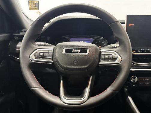 Diamond Black Crystal Pearlcoat 2025 Jeep Compass Trailhawk