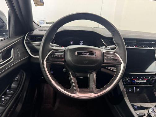 Bright White Clearcoat 2024 Jeep Grand Cherokee Limited