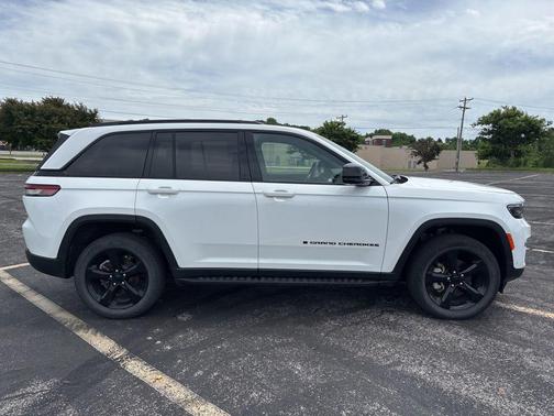 Bright White Clearcoat 2024 Jeep Grand Cherokee Limited