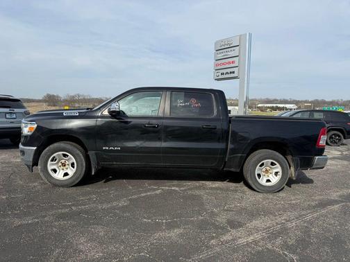 Diamond Black Crystal Pearlcoat 2021 RAM 1500 Big Horn/Lone Star