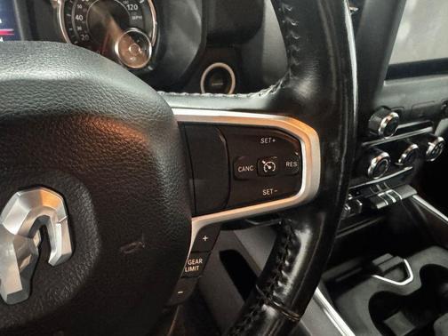 Diamond Black Crystal Pearlcoat 2021 RAM 1500 Big Horn/Lone Star