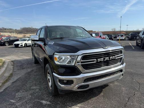 Diamond Black Crystal Pearlcoat 2021 RAM 1500 Big Horn/Lone Star