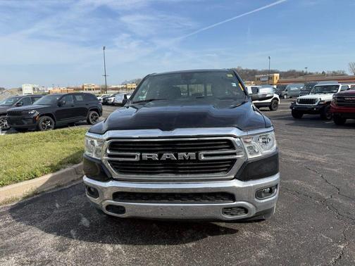 Diamond Black Crystal Pearlcoat 2021 RAM 1500 Big Horn/Lone Star