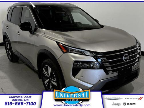 Champagne Silver Metallic/Super Black 2025 Nissan Rogue SL