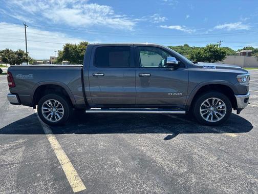 Granite Crystal Metallic Clearcoat 2019 RAM 1500 Laramie