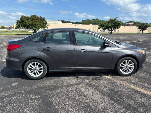 Magnetic 2016 Ford Focus SE