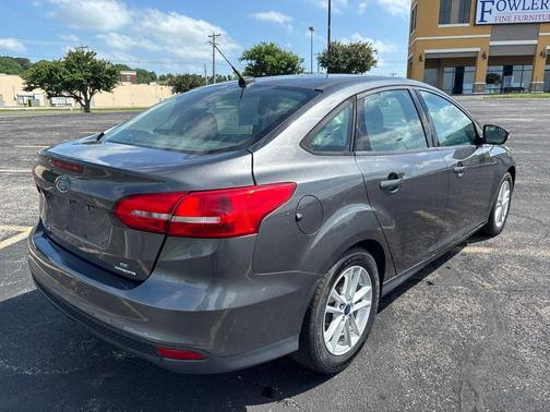 Magnetic 2016 Ford Focus SE