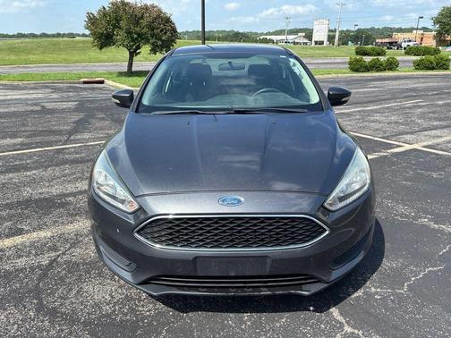 Magnetic 2016 Ford Focus SE
