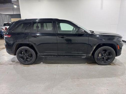 Diamond Black Crystal Pearlcoat 2024 Jeep Grand Cherokee Limited