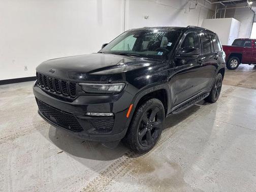 Diamond Black Crystal Pearlcoat 2024 Jeep Grand Cherokee Limited