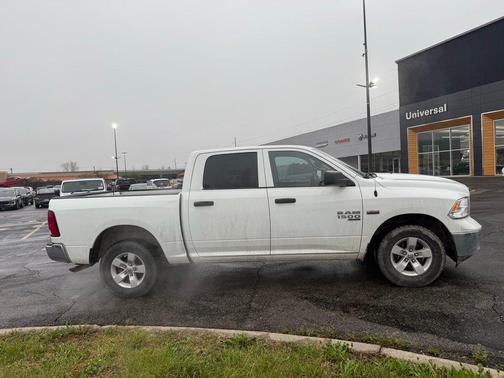 Bright White Clearcoat 2023 RAM 1500 Classic SLT