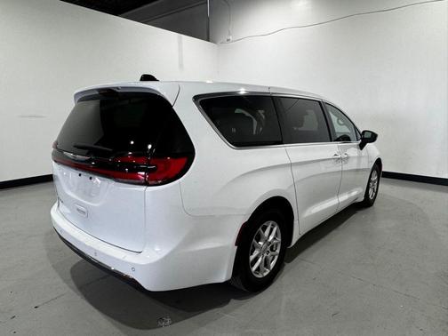 Bright White Clearcoat 2024 Chrysler Pacifica Touring L