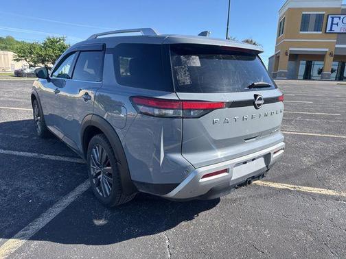 2023 Nissan Pathfinder SL 4WD