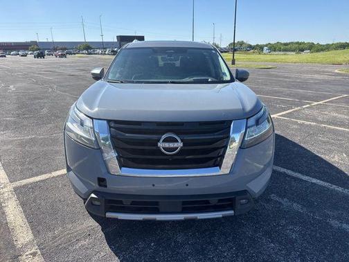 2023 Nissan Pathfinder SL 4WD