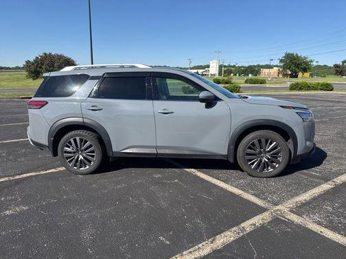 2023 Nissan Pathfinder SL 4WD