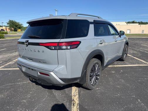 2023 Nissan Pathfinder SL 4WD