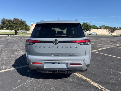 2023 Nissan Pathfinder SL 4WD
