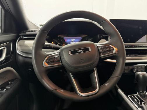 Silver Zynith Metallic Clearcoat 2025 Jeep Compass Limited