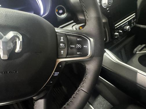 Diamond Black Crystal Pearlcoat 2026 RAM 1500 Big Horn/Lone Star