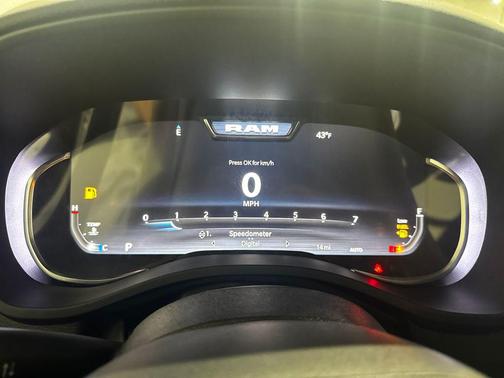 Diamond Black Crystal Pearlcoat 2026 RAM 1500 Big Horn/Lone Star