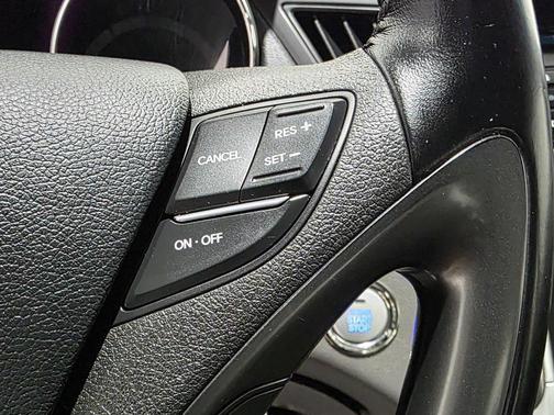 2015 Hyundai SONATA Hybrid Limited