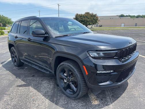 Diamond Black Crystal Pearlcoat 2024 Jeep Grand Cherokee Limited