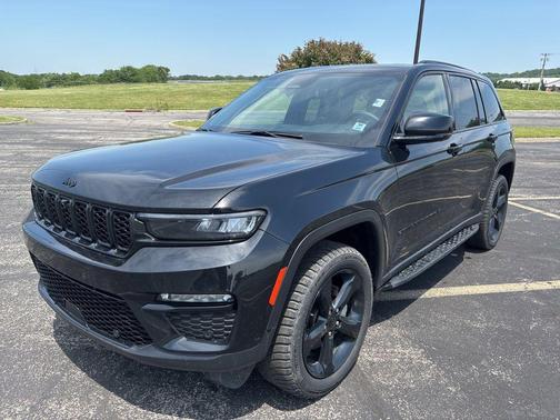 Diamond Black Crystal Pearlcoat 2024 Jeep Grand Cherokee Limited