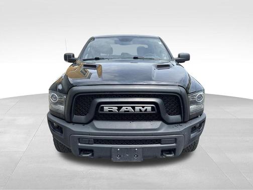Diamond Black Crystal Pearlcoat 2022 RAM 1500 Classic SLT