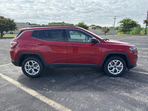 Red Hot Pearlcoat 2025 Jeep Compass Latitude
