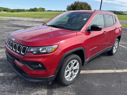 Red Hot Pearlcoat 2025 Jeep Compass Latitude