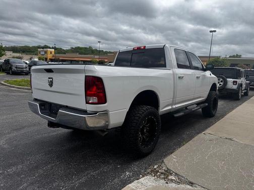 Bright White Clearcoat 2019 RAM 1500 SLT