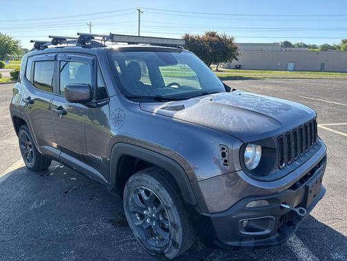 Granite Crystal Metallic Clearcoat 2017 Jeep Renegade Latitude