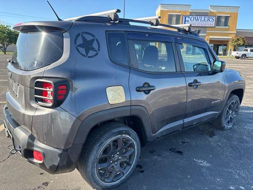 Granite Crystal Metallic Clearcoat 2017 Jeep Renegade Latitude