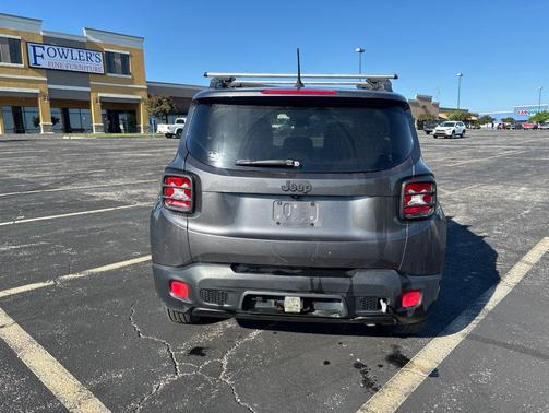 Granite Crystal Metallic Clearcoat 2017 Jeep Renegade Latitude