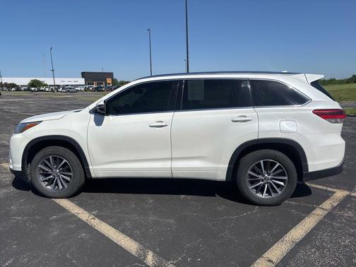 Blizzard Pearl 2017 Toyota Highlander XLE