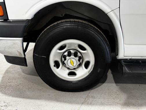 Summit White 2025 Chevrolet Express 3500 RWD 3500 Extended Wheelbase LT
