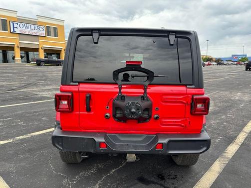 Firecracker Red Clearcoat 2023 Jeep Wrangler 4-Door Sahara