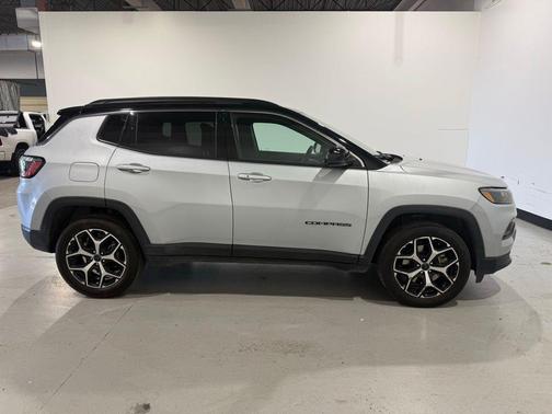 Silver Zynith Metallic Clearcoat 2025 Jeep Compass Limited