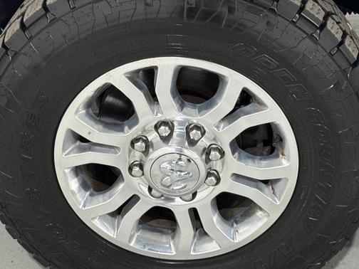 2018 RAM 2500 Laramie Crew Cab 4x4 6'4' Box