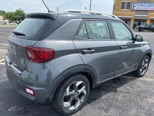 Ecotronic Gray w/Black Roof 2025 Hyundai VENUE Limited