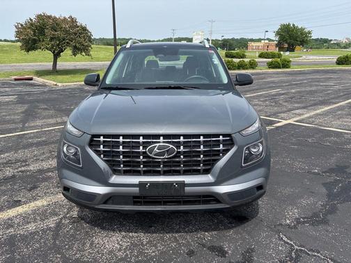 Ecotronic Gray w/Black Roof 2025 Hyundai VENUE Limited