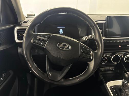 Ecotronic Gray w/Black Roof 2025 Hyundai VENUE Limited