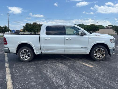 Ivory White Tri-Coat Pearlcoat 2019 RAM 1500 Longhorn