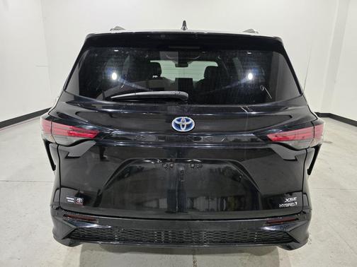 2022 Toyota Sienna XSE 7 Passenger