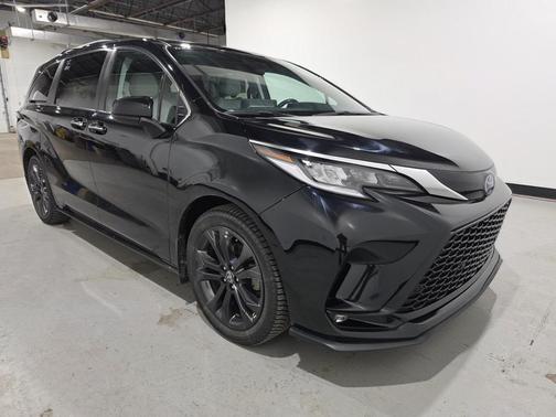 2022 Toyota Sienna XSE 7 Passenger